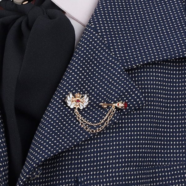 Saint Tail x Clue - Illusion Chain Brooch For Sale - Image 5